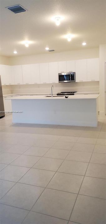 В аренду: $4,500 (4 спален, 2 ванн, 1652 Квадратных фут)