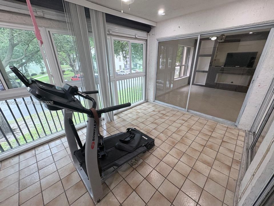 For Rent: $2,600 (3 beds, 2 baths, 1093 Square Feet)