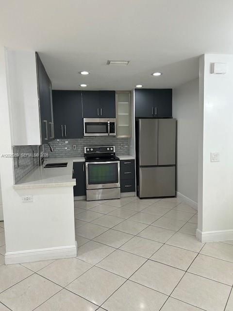 For Rent: $2,600 (3 beds, 2 baths, 1093 Square Feet)