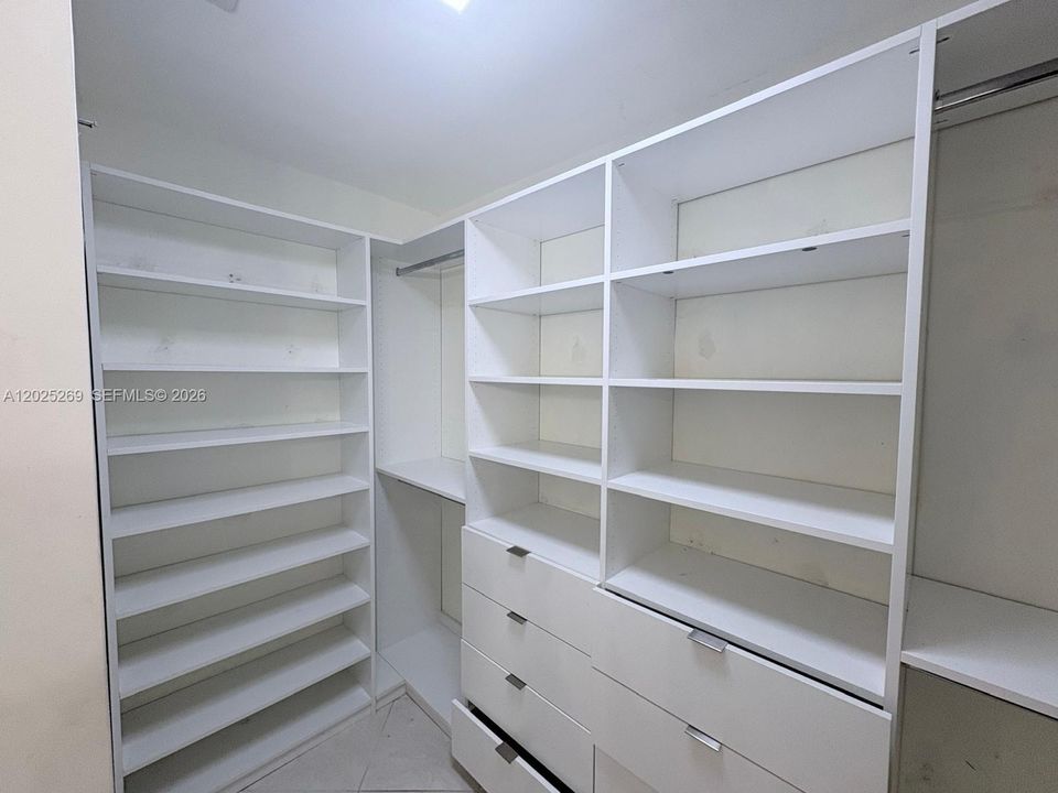 For Rent: $2,600 (3 beds, 2 baths, 1093 Square Feet)