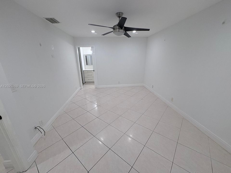 For Rent: $2,600 (3 beds, 2 baths, 1093 Square Feet)