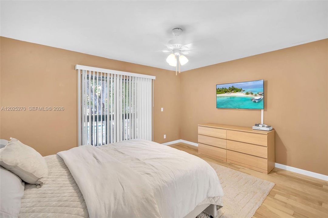 For Sale: $312,000 (2 beds, 2 baths, 1291 Square Feet)