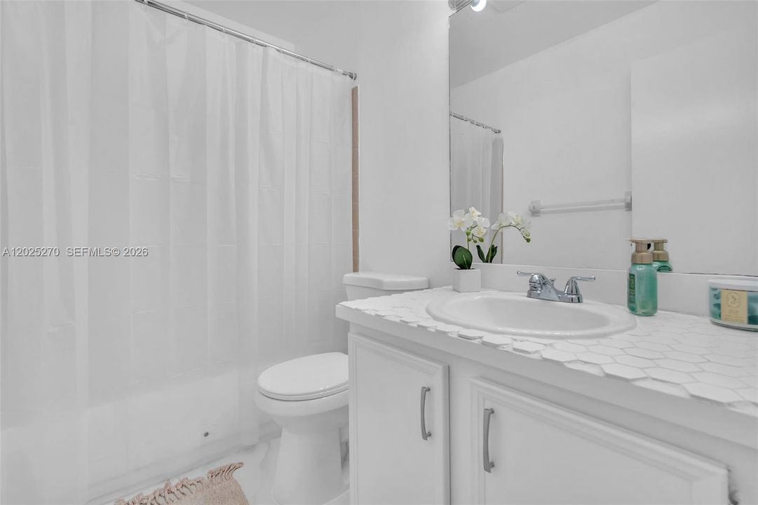 For Sale: $312,000 (2 beds, 2 baths, 1291 Square Feet)