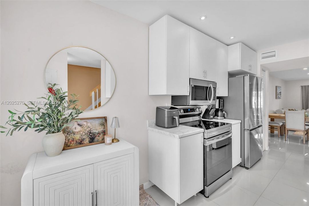 For Sale: $312,000 (2 beds, 2 baths, 1291 Square Feet)