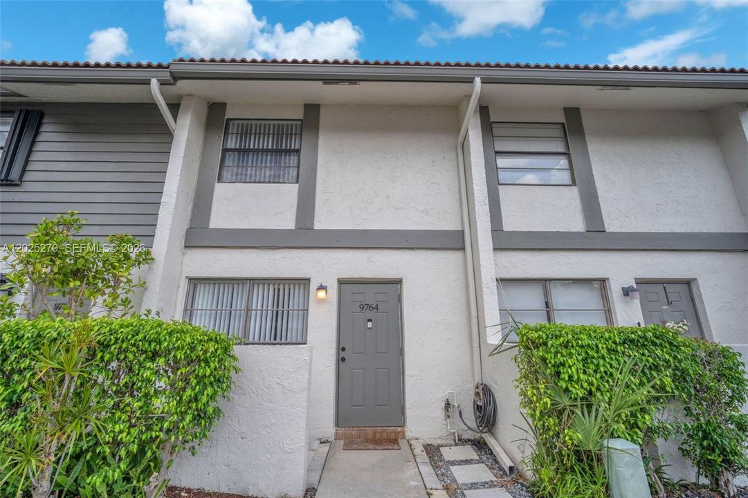 For Sale: $312,000 (2 beds, 2 baths, 1291 Square Feet)