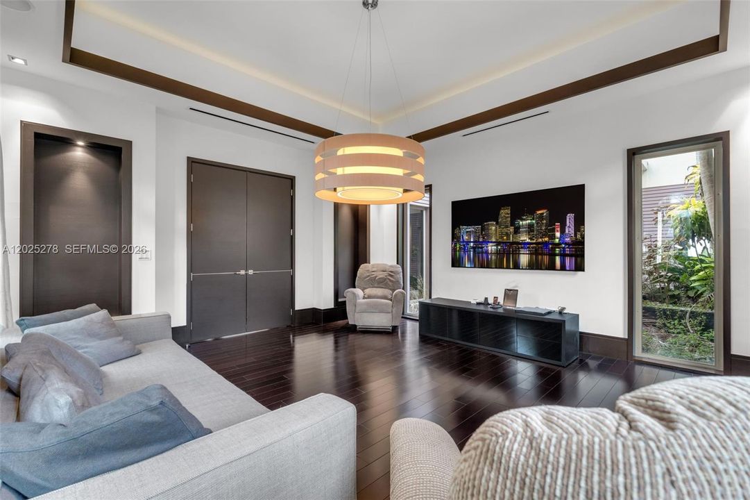 For Rent: $75,000 (6 beds, 6 baths, 6433 Square Feet)