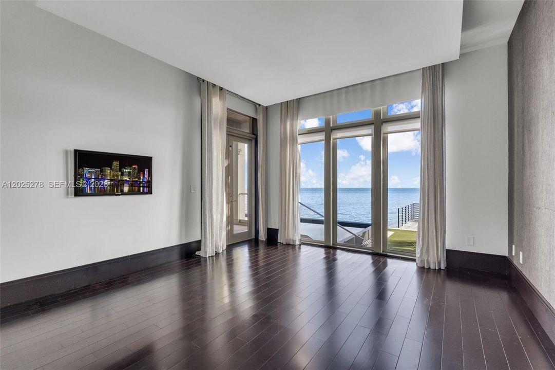 For Rent: $75,000 (6 beds, 6 baths, 6433 Square Feet)