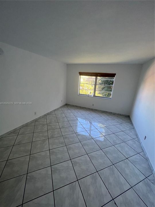 Activo con contrato: $2,000 (2 camas, 2 baños, 1099 Pies cuadrados)