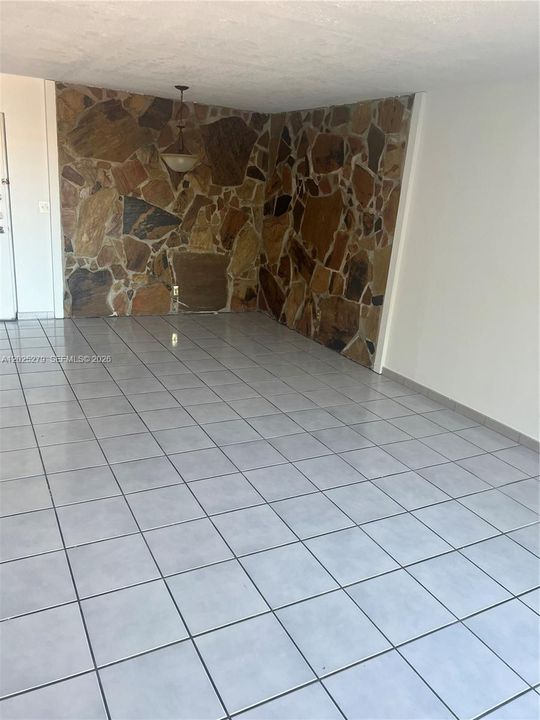 Activo con contrato: $2,000 (2 camas, 2 baños, 1099 Pies cuadrados)