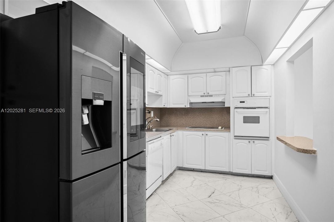 В аренду: $2,300 (1 спален, 1 ванн, 1005 Квадратных фут)