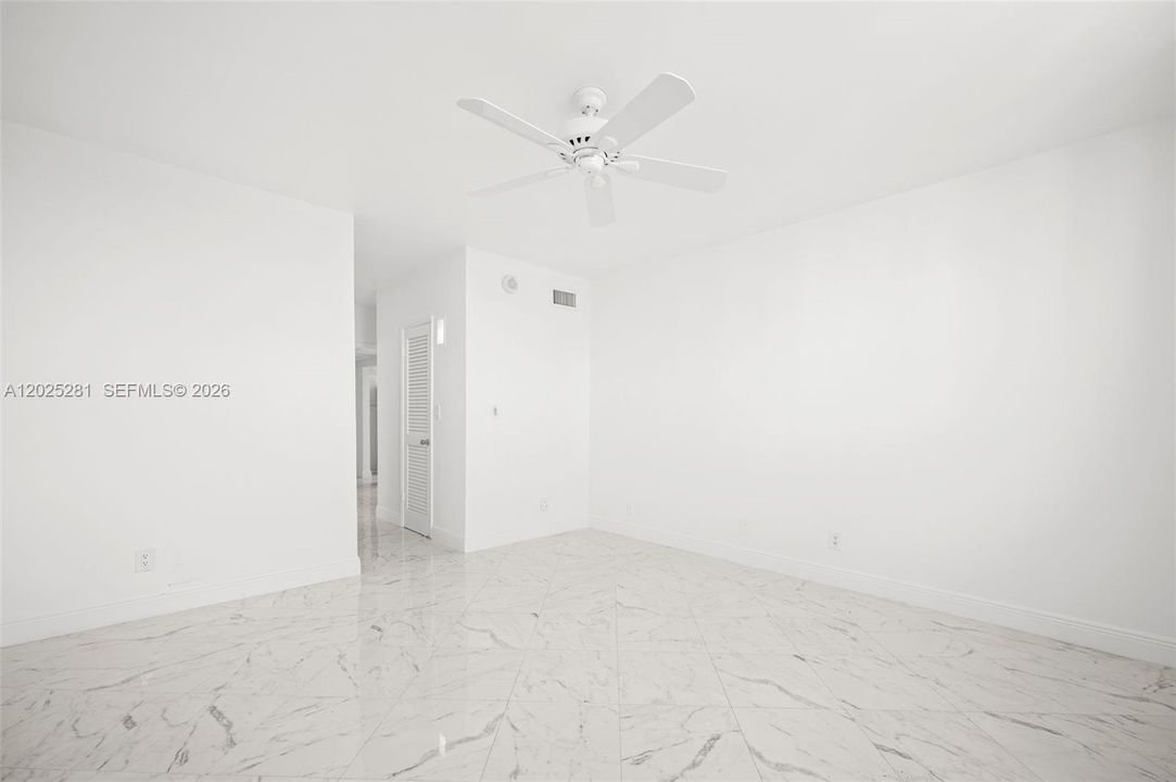 В аренду: $2,300 (1 спален, 1 ванн, 1005 Квадратных фут)