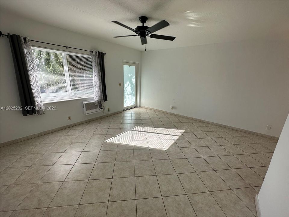 For Sale: $193,000 (1 beds, 1 baths, 630 Square Feet)