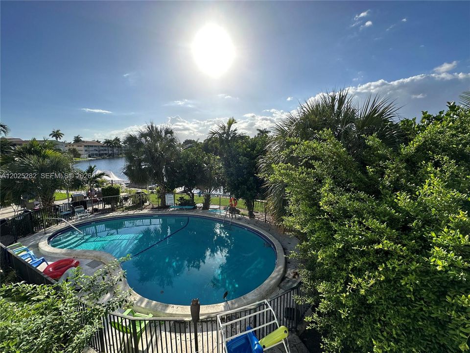 For Sale: $193,000 (1 beds, 1 baths, 630 Square Feet)