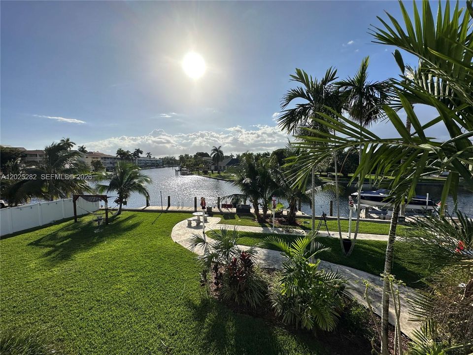 For Sale: $193,000 (1 beds, 1 baths, 630 Square Feet)