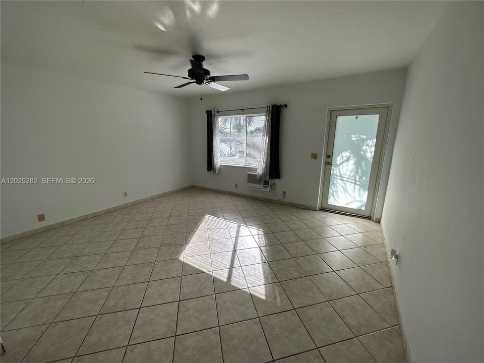 For Sale: $193,000 (1 beds, 1 baths, 630 Square Feet)
