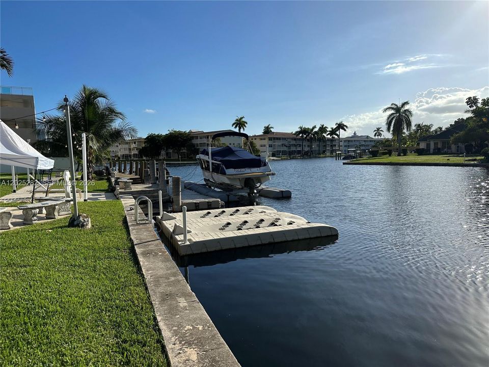 For Sale: $193,000 (1 beds, 1 baths, 630 Square Feet)