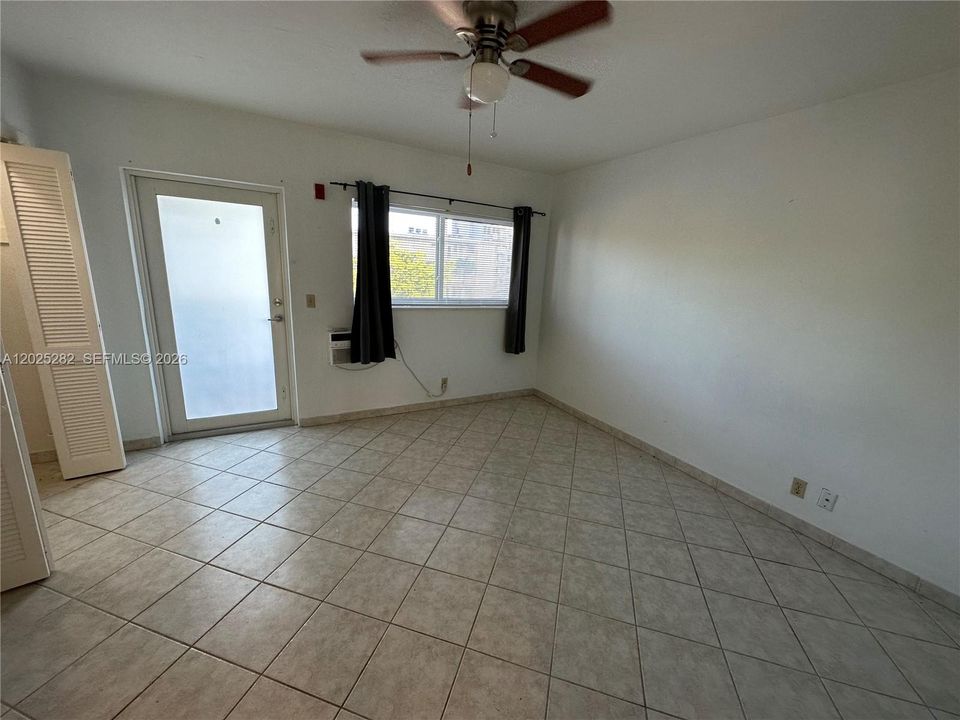 For Sale: $193,000 (1 beds, 1 baths, 630 Square Feet)
