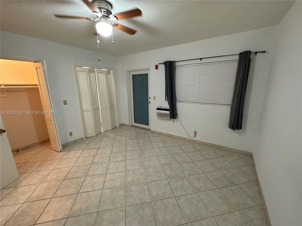For Sale: $193,000 (1 beds, 1 baths, 630 Square Feet)
