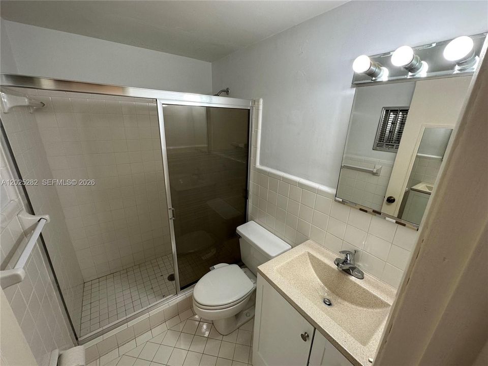 For Sale: $193,000 (1 beds, 1 baths, 630 Square Feet)