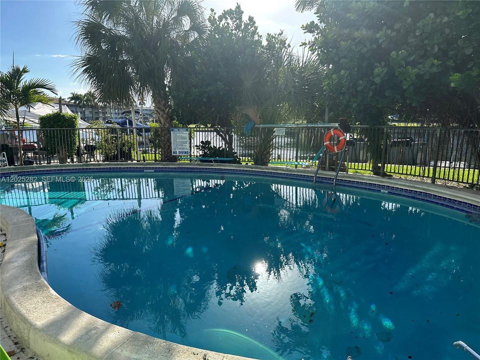 For Sale: $193,000 (1 beds, 1 baths, 630 Square Feet)