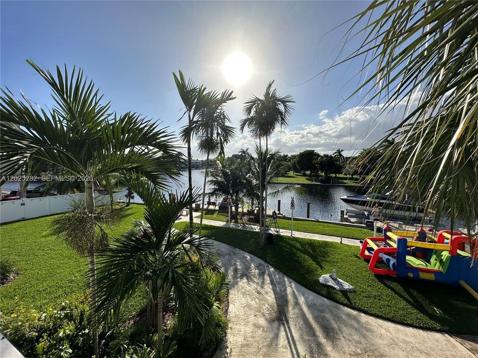 For Sale: $193,000 (1 beds, 1 baths, 630 Square Feet)