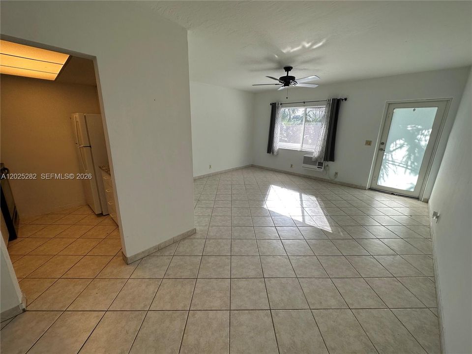 For Sale: $193,000 (1 beds, 1 baths, 630 Square Feet)