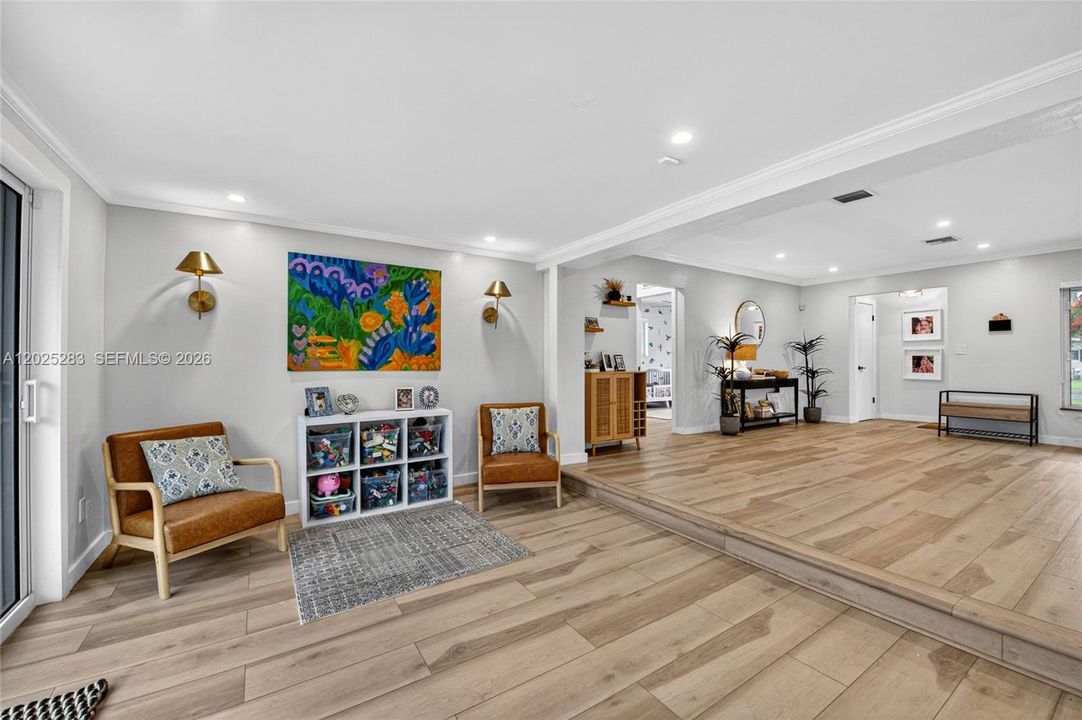 For Rent: $5,500 (3 beds, 2 baths, 1856 Square Feet)