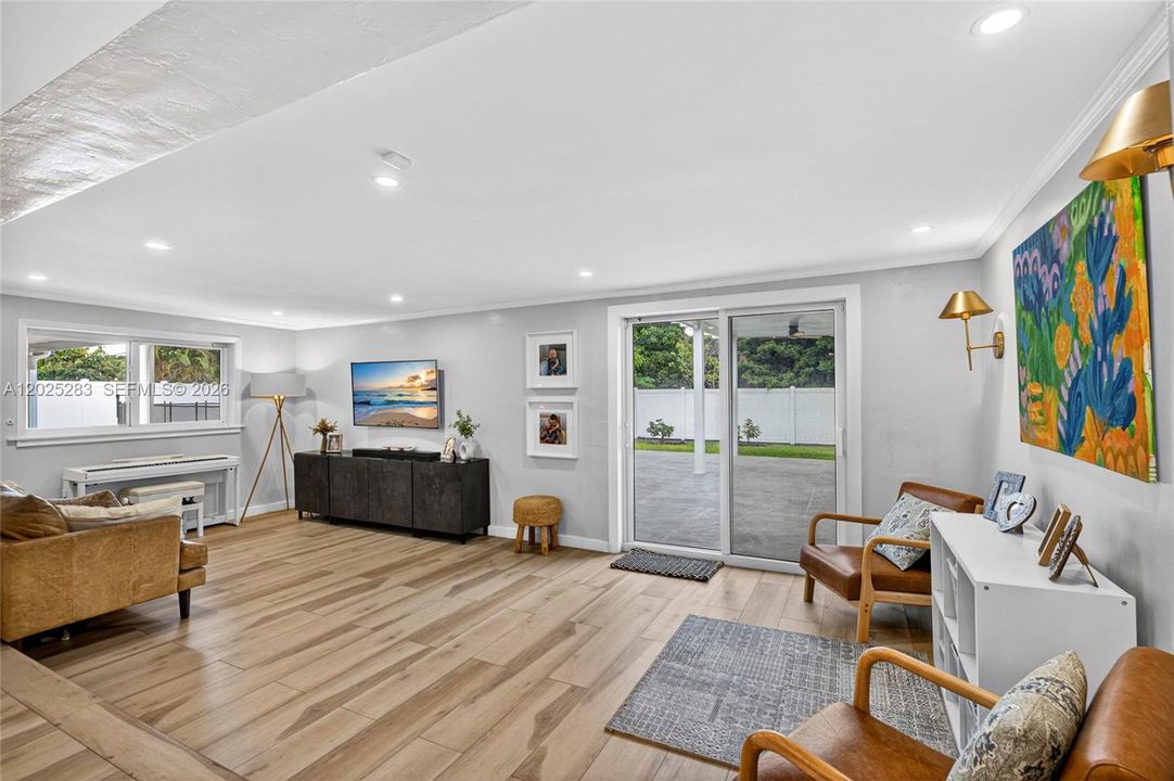 For Rent: $5,500 (3 beds, 2 baths, 1856 Square Feet)