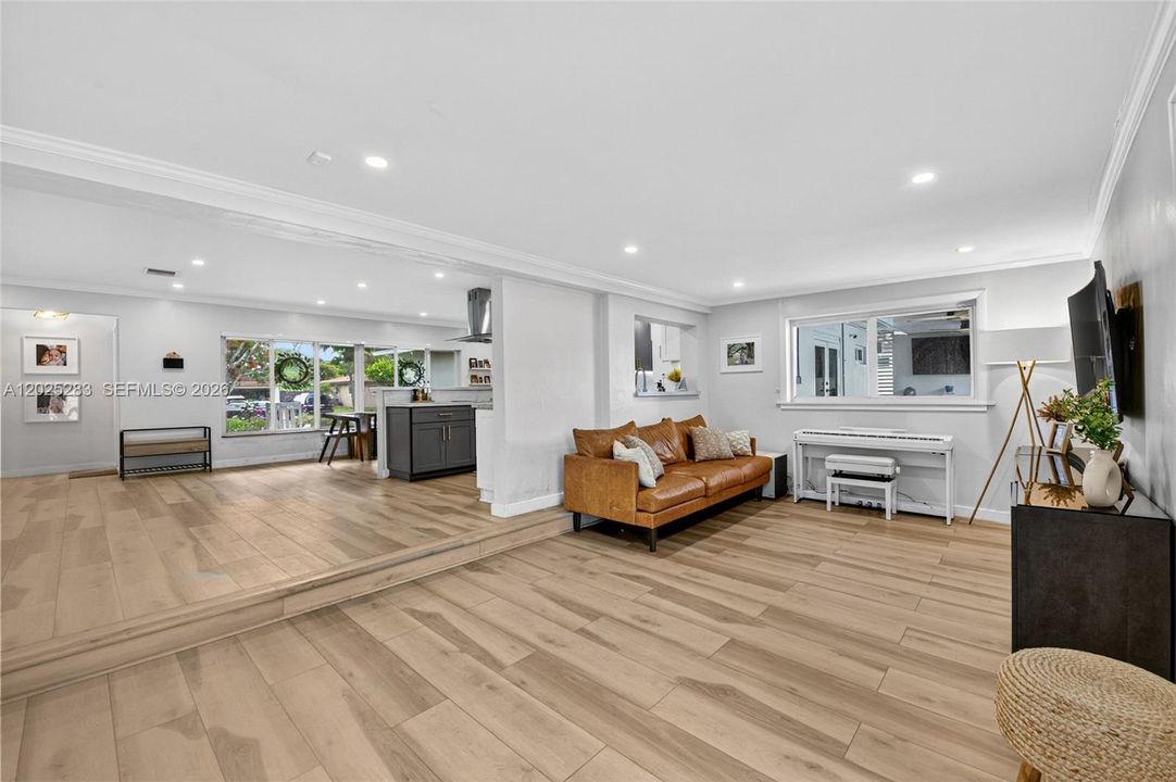 For Rent: $5,500 (3 beds, 2 baths, 1856 Square Feet)