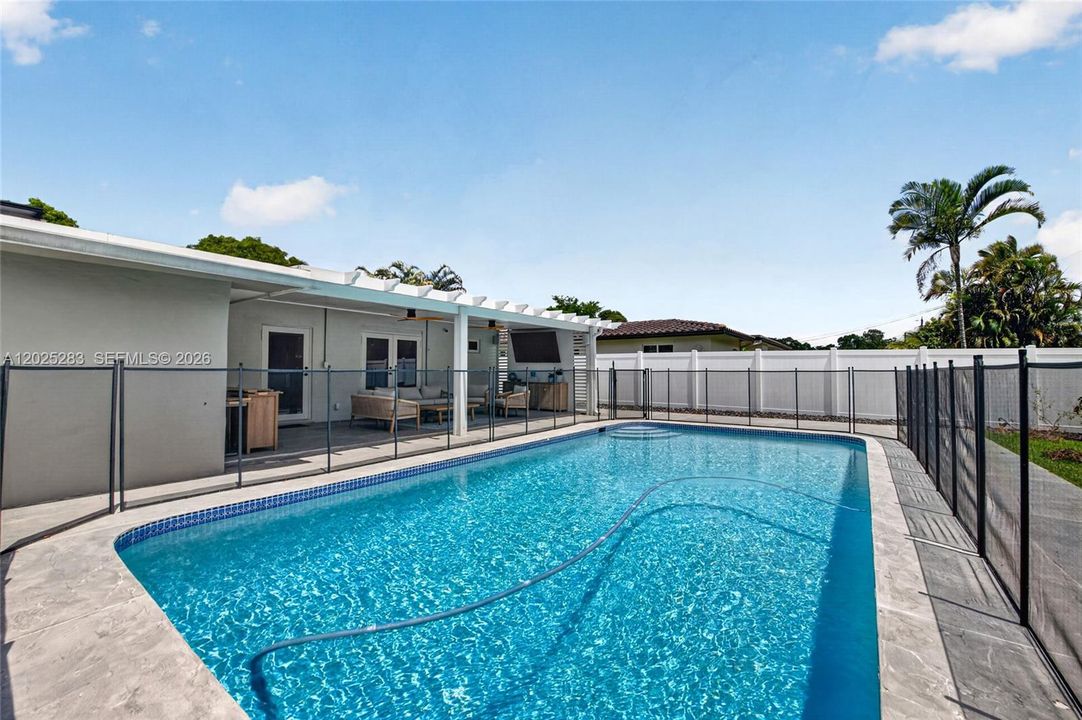 For Rent: $5,500 (3 beds, 2 baths, 1856 Square Feet)