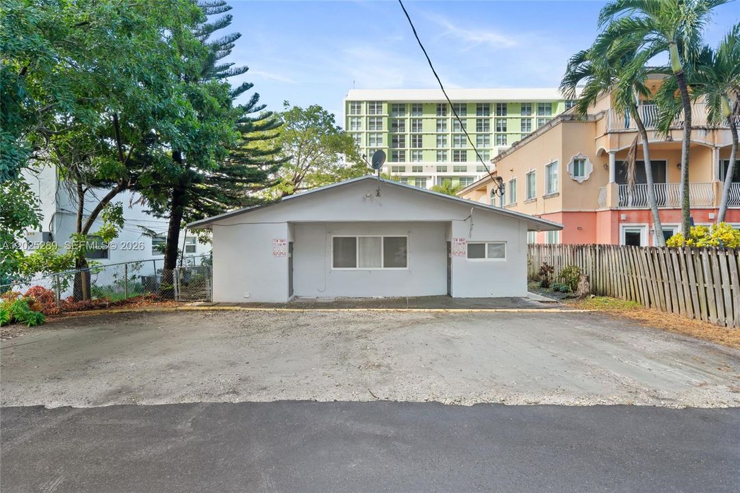 В аренду: $1,900 (2 спален, 1 ванн, 800 Квадратных фут)