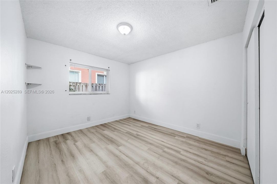 В аренду: $1,900 (2 спален, 1 ванн, 800 Квадратных фут)