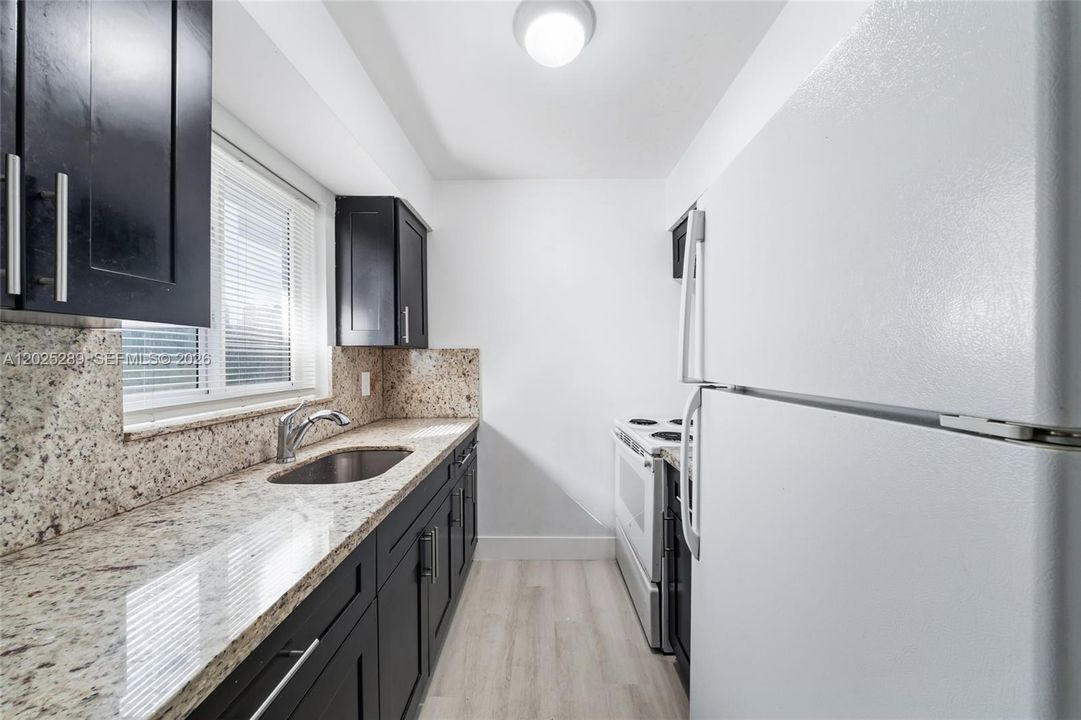 В аренду: $1,900 (2 спален, 1 ванн, 800 Квадратных фут)