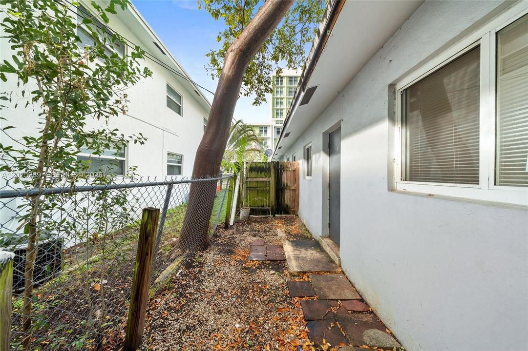 В аренду: $1,900 (2 спален, 1 ванн, 800 Квадратных фут)