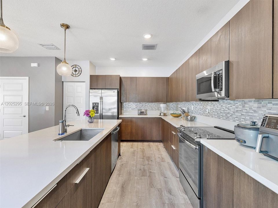 В аренду: $5,500 (4 спален, 2 ванн, 1732 Квадратных фут)