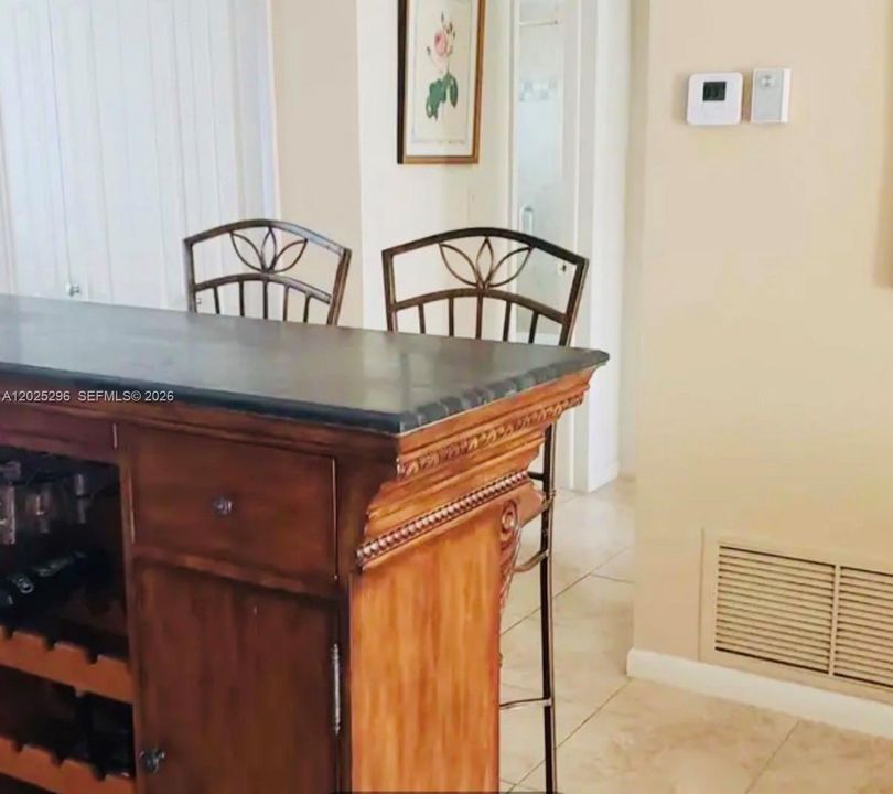 For Sale: $118,000 (1 beds, 1 baths, 600 Square Feet)