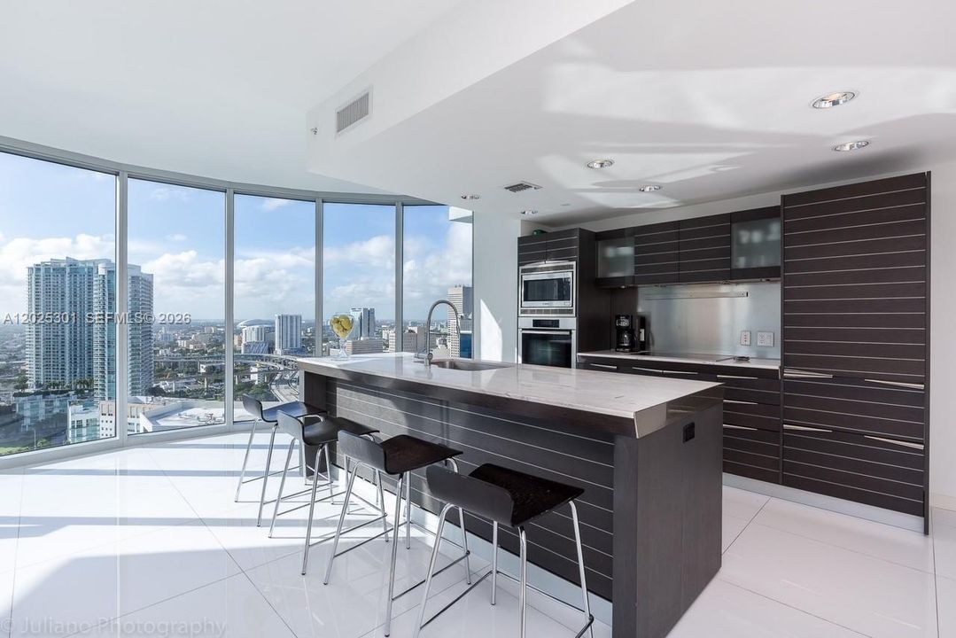 For Sale: $1,200,000 (2 beds, 2 baths, 1539 Square Feet)