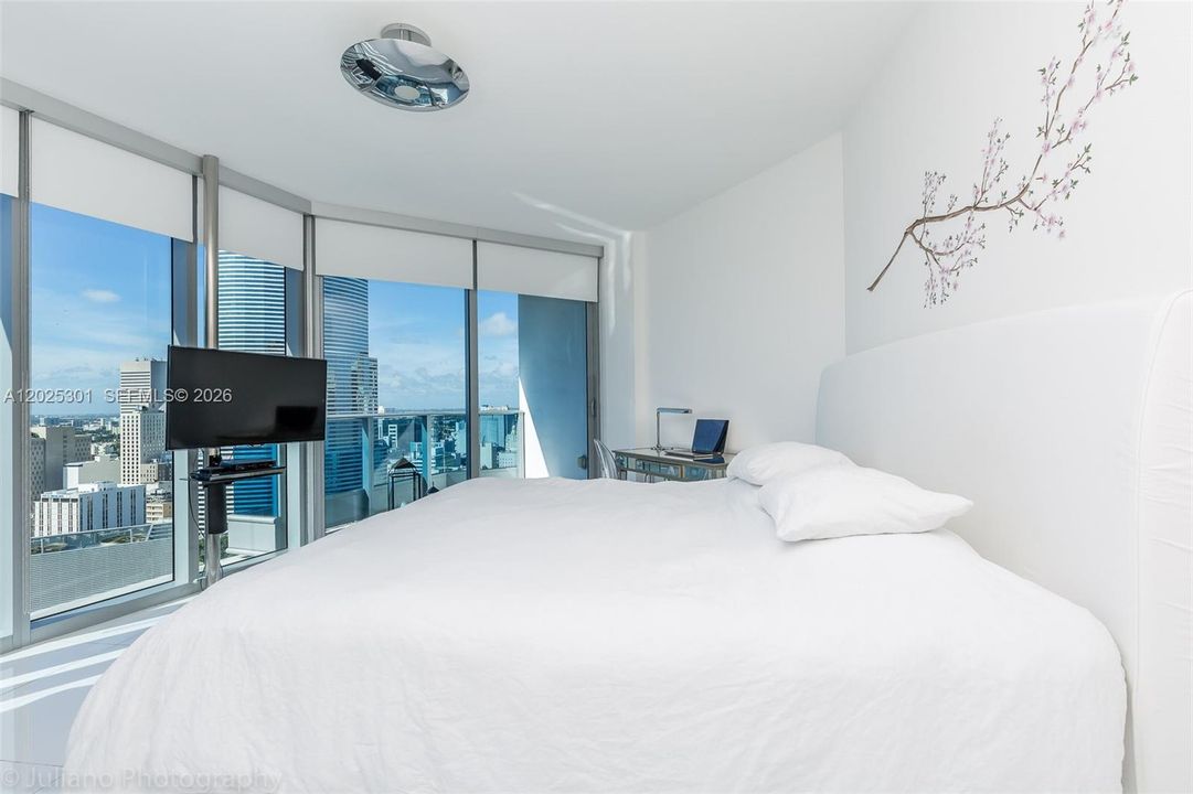 For Sale: $1,200,000 (2 beds, 2 baths, 1539 Square Feet)