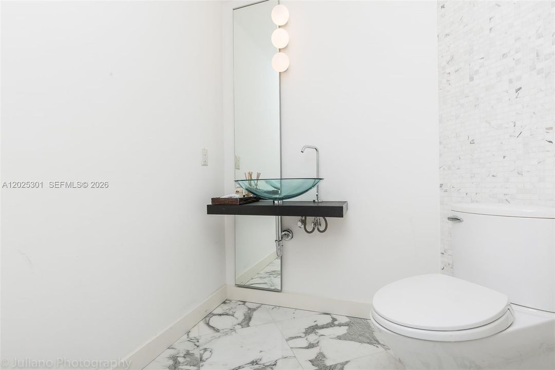 For Sale: $1,200,000 (2 beds, 2 baths, 1539 Square Feet)
