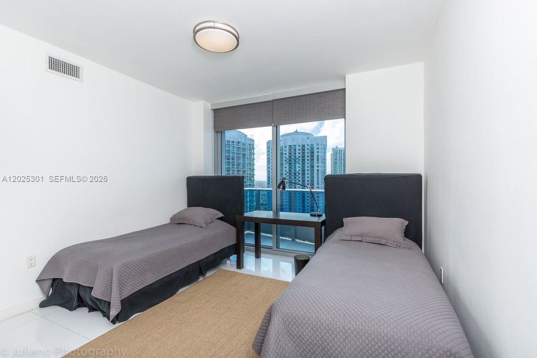 For Sale: $1,200,000 (2 beds, 2 baths, 1539 Square Feet)