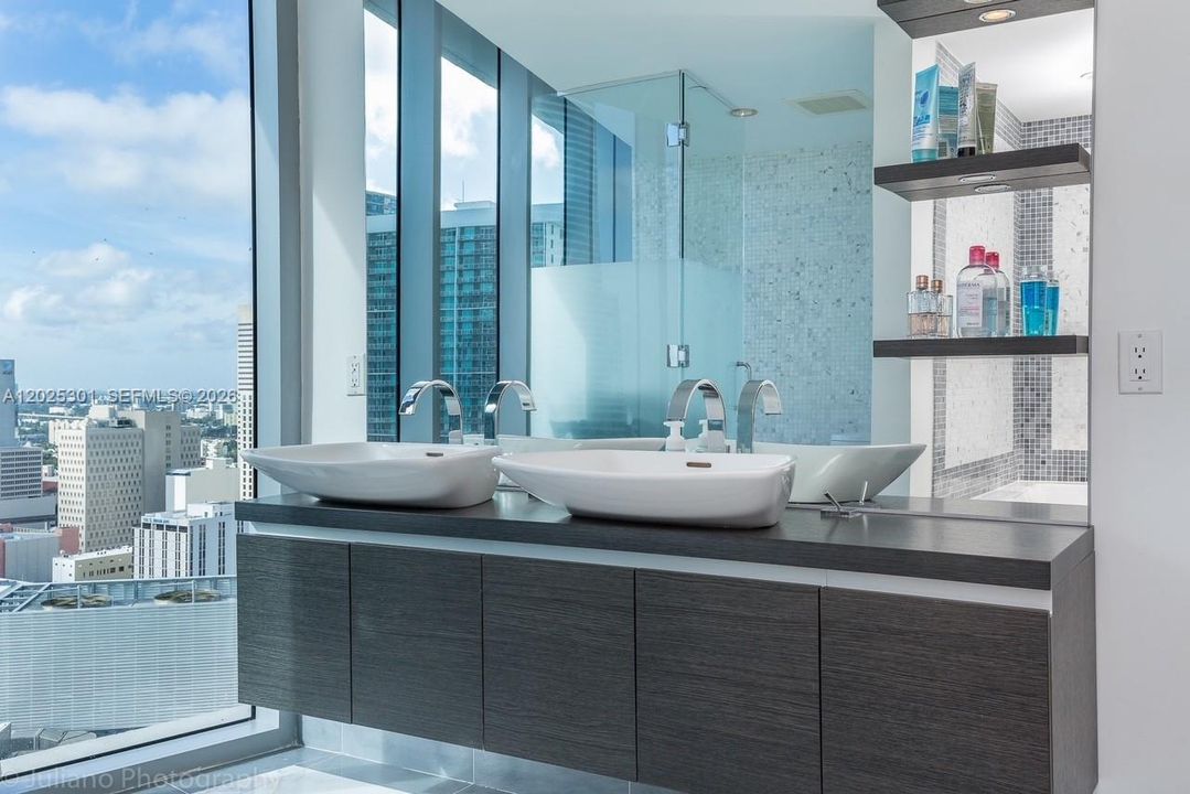 For Sale: $1,200,000 (2 beds, 2 baths, 1539 Square Feet)