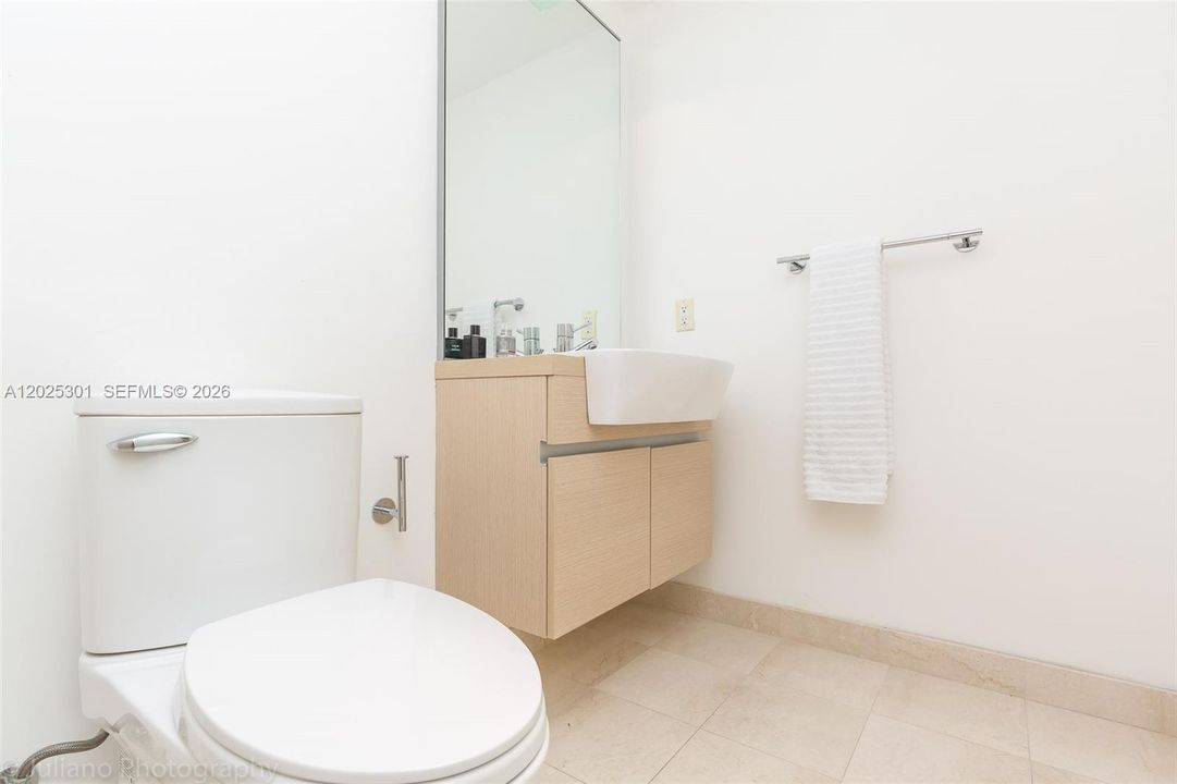 For Sale: $1,200,000 (2 beds, 2 baths, 1539 Square Feet)