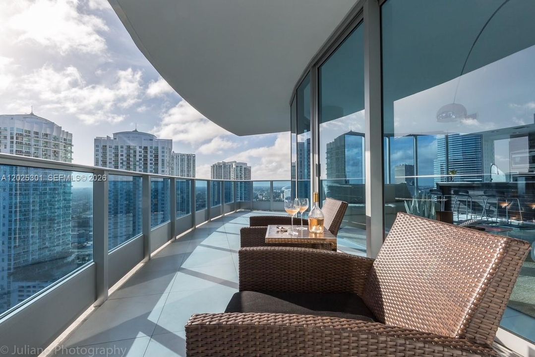 For Sale: $1,200,000 (2 beds, 2 baths, 1539 Square Feet)