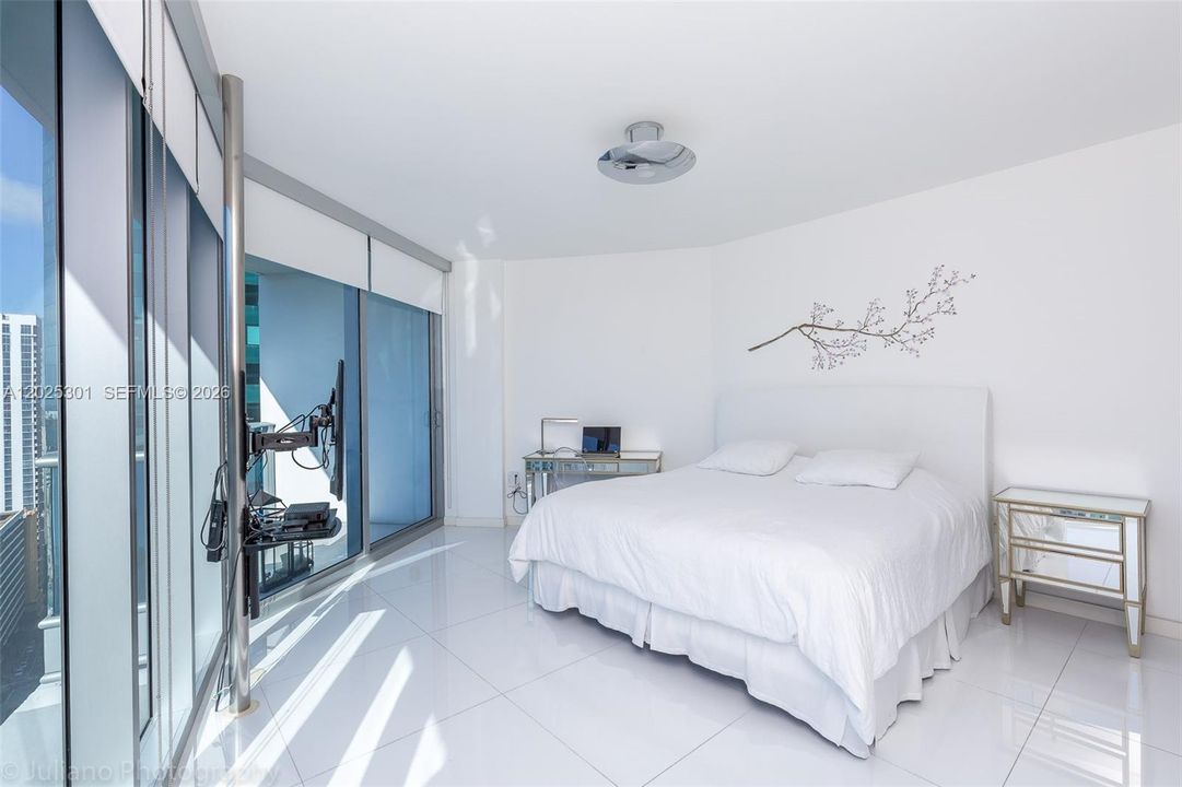 For Sale: $1,200,000 (2 beds, 2 baths, 1539 Square Feet)