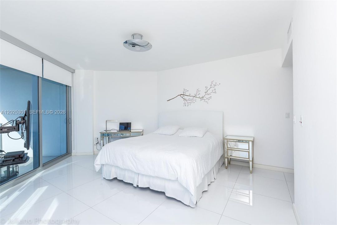For Sale: $1,200,000 (2 beds, 2 baths, 1539 Square Feet)