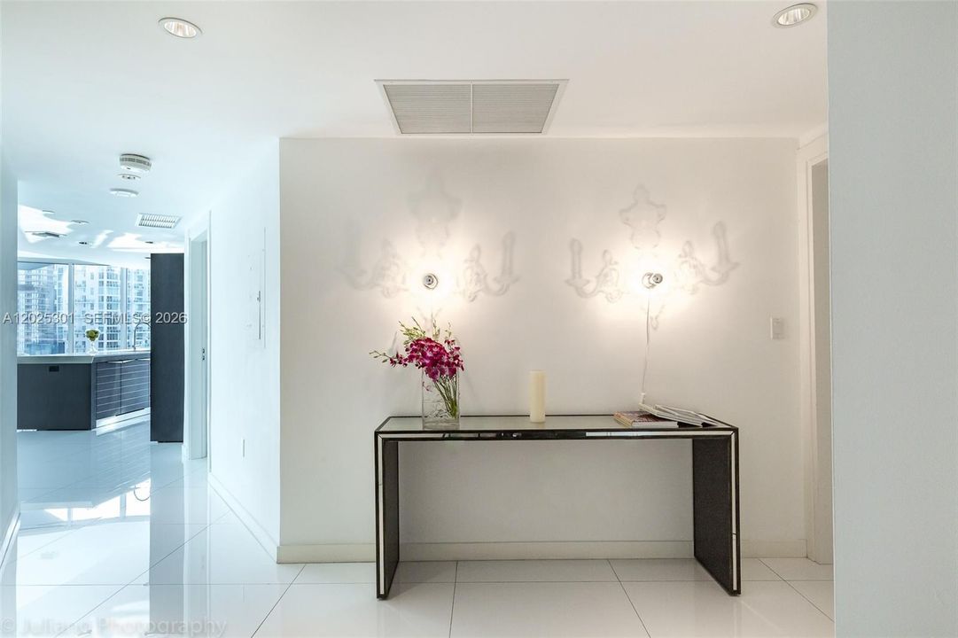 For Sale: $1,200,000 (2 beds, 2 baths, 1539 Square Feet)