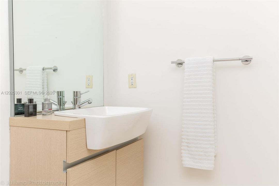 For Sale: $1,200,000 (2 beds, 2 baths, 1539 Square Feet)