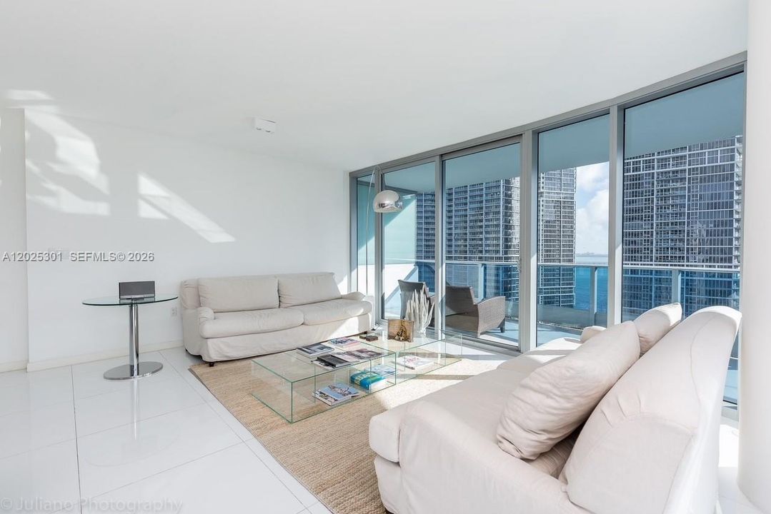 For Sale: $1,200,000 (2 beds, 2 baths, 1539 Square Feet)