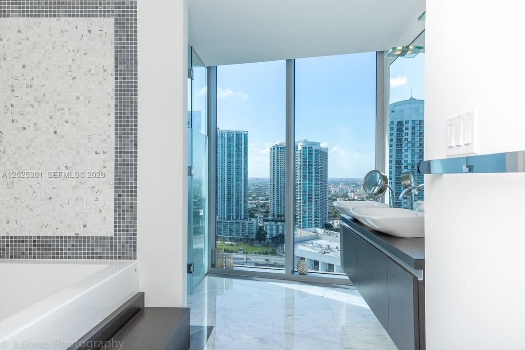 For Sale: $1,200,000 (2 beds, 2 baths, 1539 Square Feet)