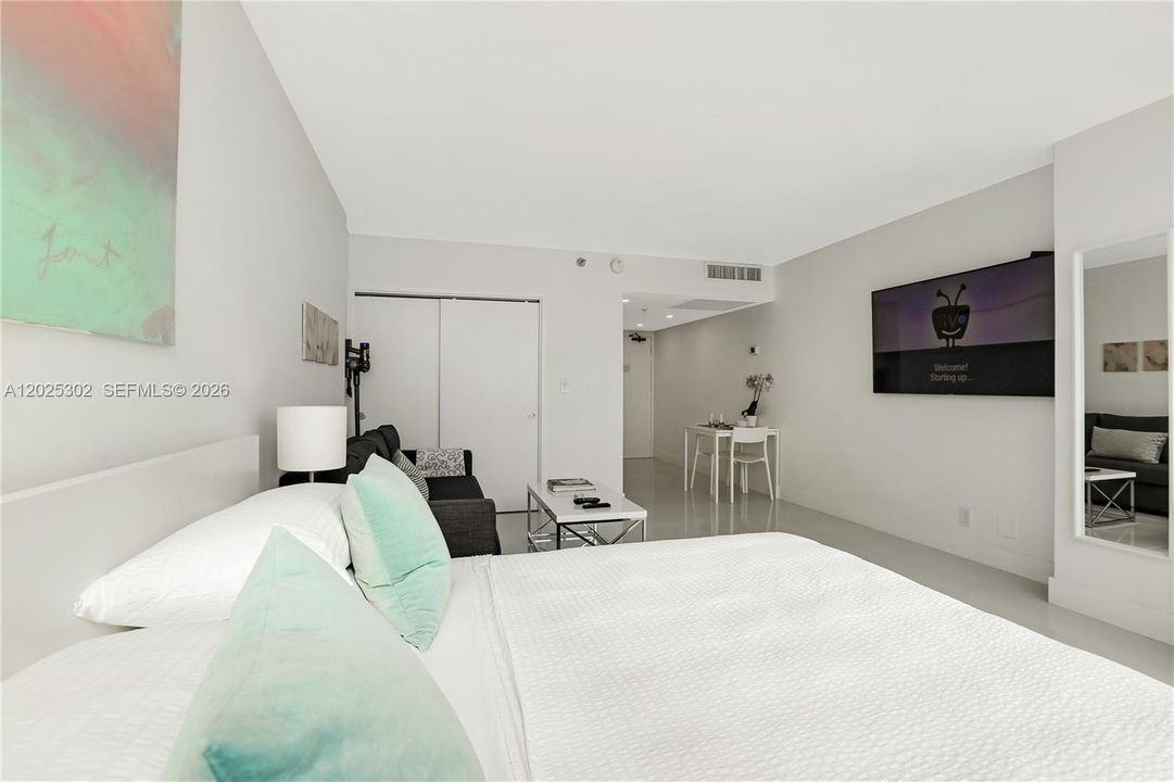 For Sale: $425,000 (0 beds, 1 baths, 400 Square Feet)